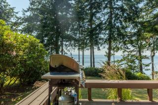 Mutiny Bay Waterfront Cabin by AvantStay Views - Freeland - 4