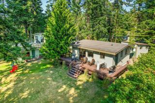 Mutiny Bay Waterfront Cabin by AvantStay Views - Freeland - 5