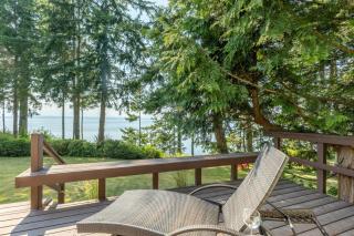Mutiny Bay Waterfront Cabin by AvantStay Views - Freeland - 2
