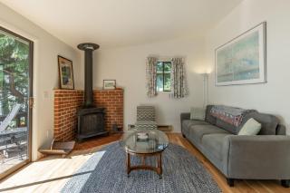 Mutiny Bay Waterfront Cabin by AvantStay Views - Freeland - 1