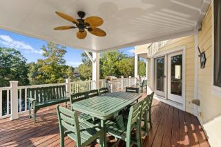 Lakefront 6BDR Priv Dock Game Room Firepit Jakes Lake House by Avantstay - 4