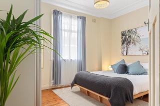 Stylish Bondi Icebergs Ocean View Garden Apartment - 1