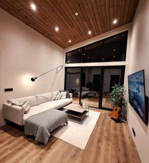 Bright & spacious family villa on the south coast - Ölfus - 6