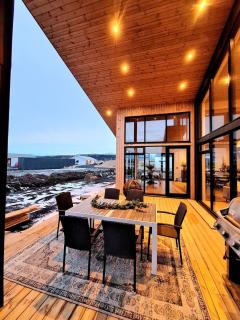 Bright & spacious family villa on the south coast - Ölfus - 1