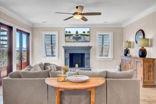 Steps to the Beach! Pool, Gym, Game Room, Movie Theater 3301 Palm by AvantStay - Isle of Palms - 2