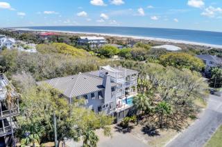 Steps to the Beach! Pool, Gym, Game Room, Movie Theater 3301 Palm by AvantStay - Isle of Palms - 0