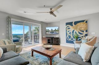 Beachfront 3BDR Condo with Pool & Deck Ocean Views Ocean Blvd #102 by AvantStay - Isle of Palms - 5