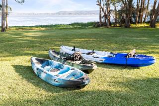 Tranquil Retreat by the Lake with Hot Tub - Chittaway Point - 4
