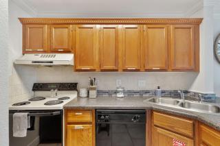 Sandpiper Cove 8140 - 500 Feet to the Beach! Pool in the Back Yard! - Destin - 1