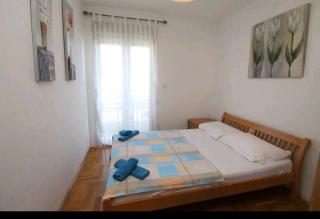 Sea & Mountain View Apartment - Budva - 4