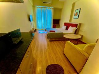 Comfy Stay Luxury Apartment Gaur city Mall - Ghaziabad - 9