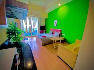 Comfy Stay Luxury Apartment Gaur city Mall - Ghaziabad - 0