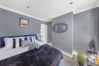 Cosy 3-bed House Free Parking and Hot tub - Chatham - 9
