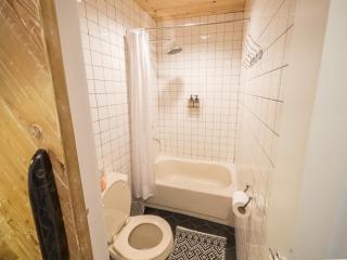 AGTA Nest Loft in Subic Bay with Self-Serve Breakfast - Pet Friendly, WiFi, Monkeys! - - 3