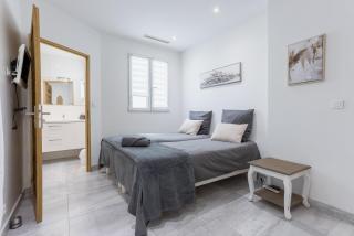 38 Meynadier 4p by Halldis - Cannes - 9
