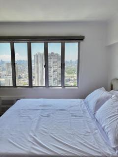 Loft-type condo in Mandaluyong with city views and parking - Manila - 7