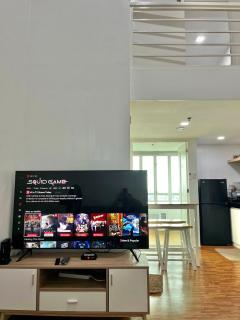 Loft-type condo in Mandaluyong with city views and parking - Manila - 9