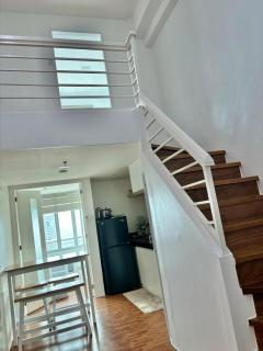 Loft-type condo in Mandaluyong with city views and parking - Manila - 8