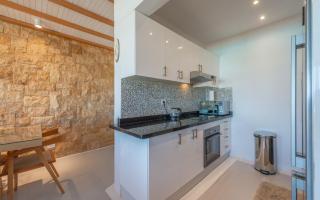 Relax in Style I Lagoon-Front 2BR in Swan Lake El Gouna - 8
