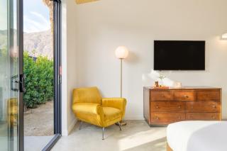 Blackhaus B10 by AvantStay Modern Room Pool - 5