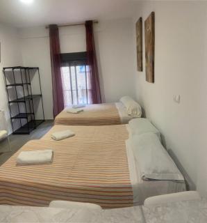 Habitación Familiar Con Balcón y Baño Privado LF - 2ª Planta Sin Ascensor - Saragozza - 0