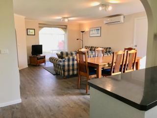 250m to the beach! Comfortable and Convenient - 9