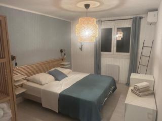 T2 tout confort et moderne, climatisé avec balcon et parking, à 10 min du port et de la plage - Sanary-sur-Mer - 2