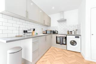 Cozy Home Away 1-Bed Retreat with Kitchen Bliss - Rye - 4