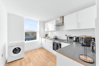 Cozy Home Away 1-Bed Retreat with Kitchen Bliss - Rye - 8