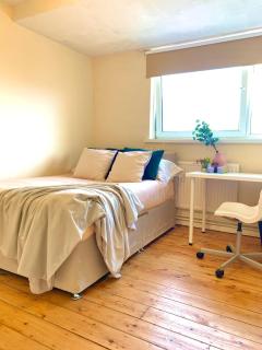 Colourful 4 Bedroom Property - Mile End - Central, Hammersmith & City and District Lines - Londra - 6