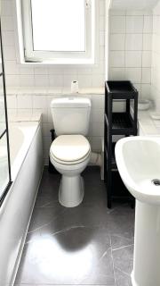 Colourful 4 Bedroom Property - Mile End - Central, Hammersmith & City and District Lines - Londra - 5