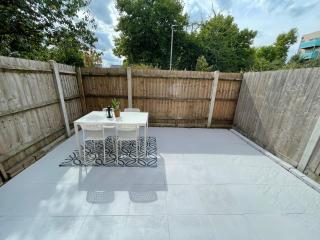 Colourful 4 Bedroom Property - Mile End - Central, Hammersmith & City and District Lines - Londra - 1
