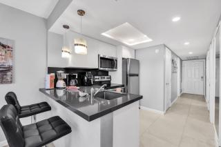 Spectacular 2 bed 2 bath Beach Front Beauty at Aquarius - South Padre Island - 5