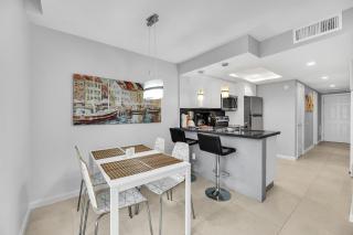 Spectacular 2 bed 2 bath Beach Front Beauty at Aquarius - 6