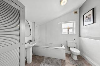 Stunning One Bedroom with City View - Gillingham - 2