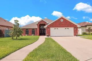 Spacious & Central Pool Home By McAuliffe Park - McAllen - 8