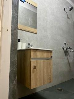 Comfy Abode Banjara Hills Road No 1 - Hyderabad - 5
