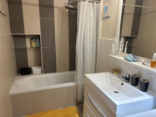 Coloc Cursat - Yellow Room - Annemasse - 6