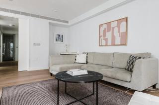 Blueground Covent Garden doorman balcony LON-571 - 8