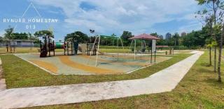 Rynurr Homestay A Famosa near Waterpark - Kampong Pulau Sebang - 4