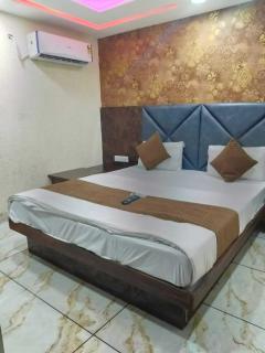 Hotel Rajkamal Near Pokhari - Bhubaneshwar - 0