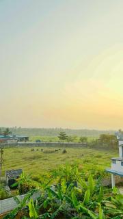 The Green Home with Mountain View on the way KK-TVM Highway - 5