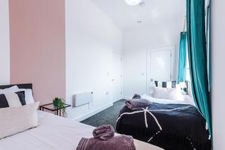 Sleeps 8, Free Parking, Stunning Apartment In Salford Quays, Perfect for Groups, Long Term Disc - Manchester - 5