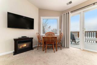 Beachside 322 Waterfront Condo - Traverse City - 9
