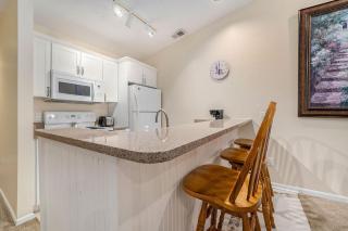 Beachside 322 Waterfront Condo - Traverse City - 7