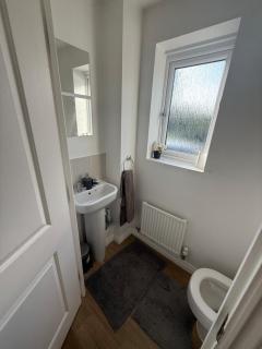 OnSiteStays - 4 Large Bedrooms 3 Bathrooms 1 WC Parking Garden & Wifi - Basildon - 5