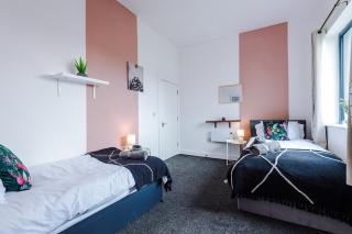 Free Parking, Sleeps 6, Spacious Home, Prime Salford Location - Manchester - 2