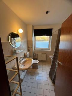 2-Zimmer Monteurwohnung mit großem Balkon - Kiel - 3