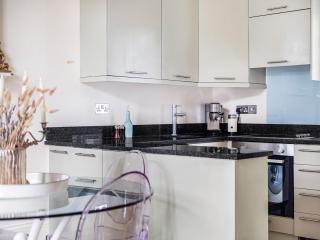 Chic & Cosy Flat with Terrace, 5-Min Walk to Pimlico Tube, Pet-Friendly - Londra - 2