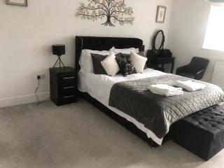 SAV 5 Bed Executive Detached House in Leicester - Humberstone - 8